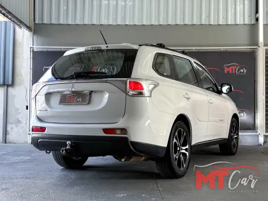 MITSUBISHI-OUTLANDER-2014