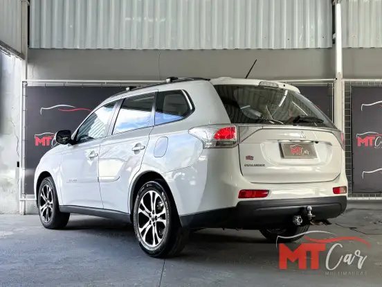 MITSUBISHI-OUTLANDER-2.0 16V GASOLINA 4P AUTOMÁTICO MITSUBISHI-OUTLANDER-2014
