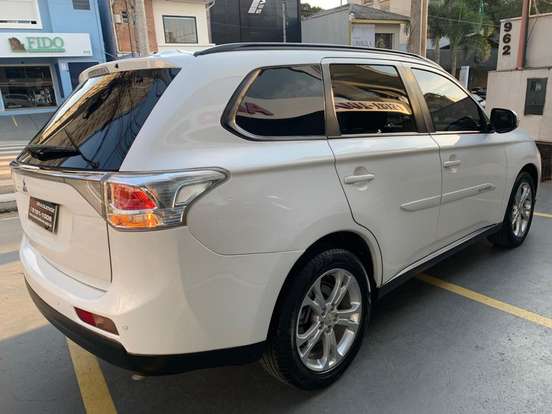 MITSUBISHI-OUTLANDER-2.0 16V GASOLINA 4P AUTOMÁTICO MITSUBISHI-OUTLANDER-2014