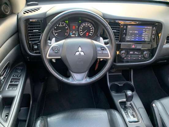 MITSUBISHI-OUTLANDER-2014