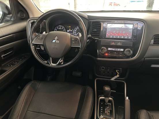 MITSUBISHI-OUTLANDER-2017