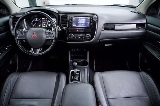 MITSUBISHI-OUTLANDER-2015