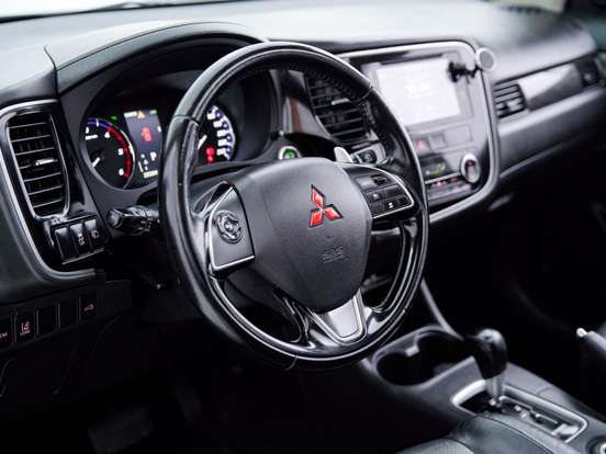 MITSUBISHI-OUTLANDER-2.2 4X4 16V DIESEL 4P AUTOMÁTICO MITSUBISHI-OUTLANDER-2015