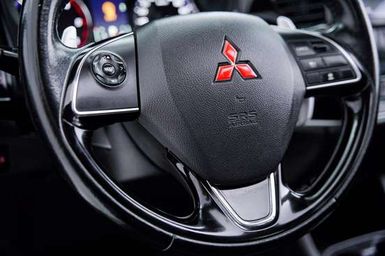 MITSUBISHI-OUTLANDER-2015