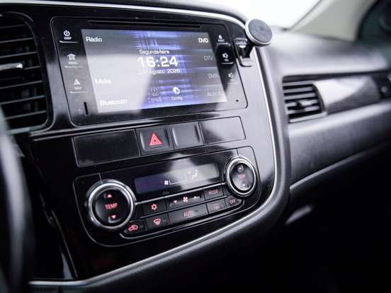 MITSUBISHI-OUTLANDER-2.2 4X4 16V DIESEL 4P AUTOMÁTICO MITSUBISHI-OUTLANDER-2015