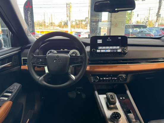 MITSUBISHI-OUTLANDER-2025