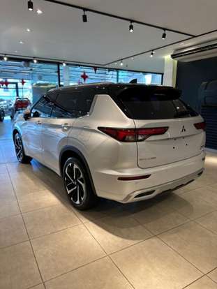MITSUBISHI-OUTLANDER-2025