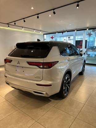 MITSUBISHI-OUTLANDER-2025