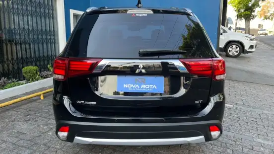 MITSUBISHI-OUTLANDER-3.0 GT 4X4 V6 24V GASOLINA 4P AUTOMÁTICO MITSUBISHI-OUTLANDER-2017