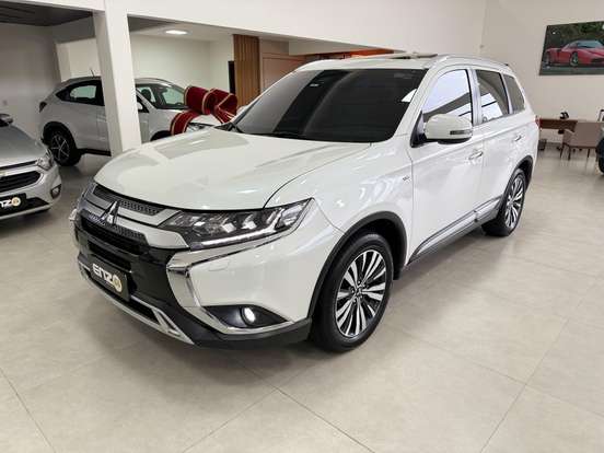 MITSUBISHI-OUTLANDER-2021