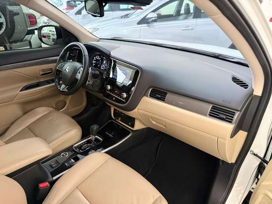 MITSUBISHI-OUTLANDER-3.0 MIVEC V6 GASOLINA HPE-S AWD AUTOMÁTICO MITSUBISHI-OUTLANDER-2021