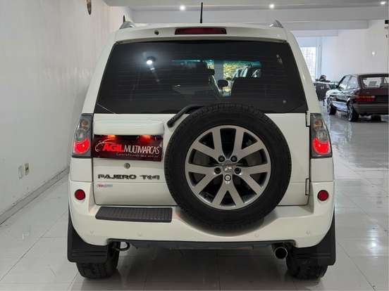 MITSUBISHI-PAJERO TR4-2.0 4X2 16V 140CV FLEX 4P AUTOMÁTICO MITSUBISHI-PAJERO TR4-2014