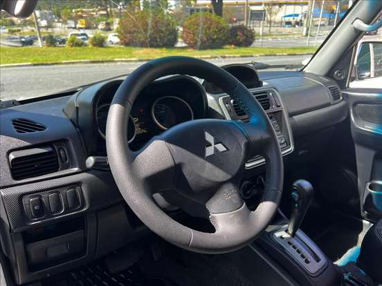 MITSUBISHI-PAJERO TR4-2011