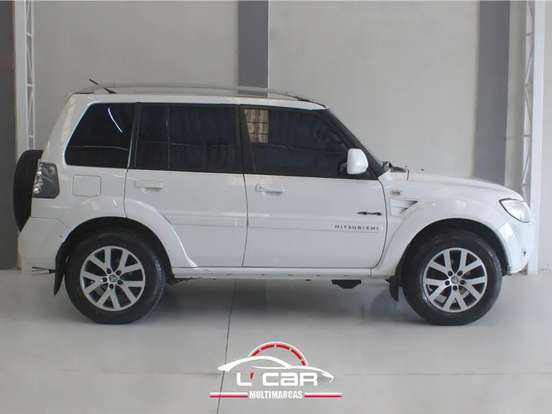 MITSUBISHI-PAJERO TR4-2.0 4X4 16V 140CV FLEX 4P AUTOMÁTICO MITSUBISHI-PAJERO TR4-2013