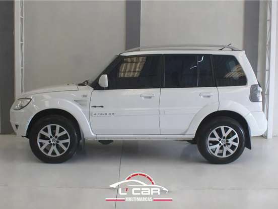 MITSUBISHI-PAJERO TR4-2.0 4X4 16V 140CV FLEX 4P AUTOMÁTICO MITSUBISHI-PAJERO TR4-2013