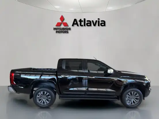 MITSUBISHI-TRITON-2025