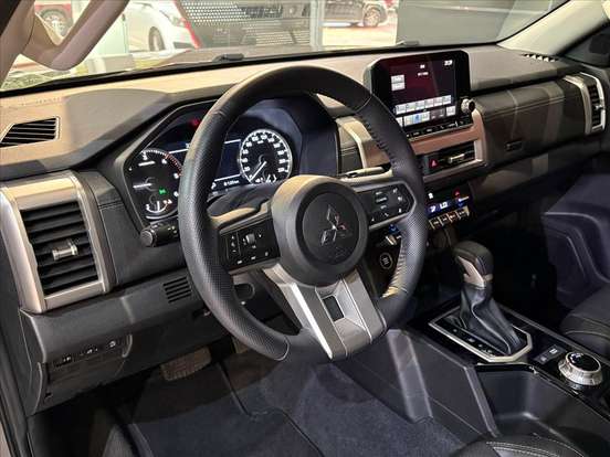 MITSUBISHI-TRITON-2025