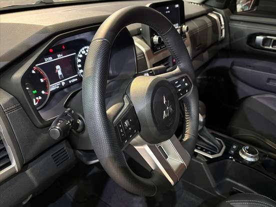 MITSUBISHI-TRITON-2.4 BITURBO DIESEL CD HPE-S 4X4 AUTOMÁTICO MITSUBISHI-TRITON-2025