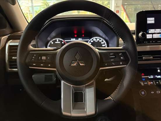 MITSUBISHI-TRITON-2025