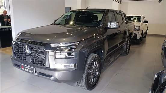 MITSUBISHI-TRITON-2025
