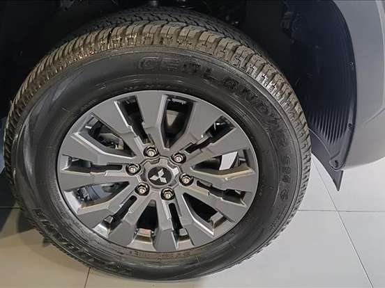 MITSUBISHI-TRITON-2.4 BITURBO DIESEL CD HPE-S 4X4 AUTOMÁTICO MITSUBISHI-TRITON-2025