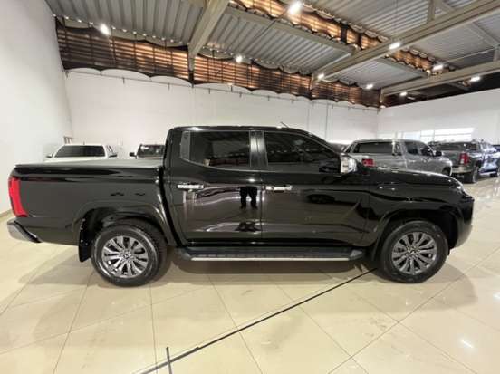 MITSUBISHI-TRITON-2025