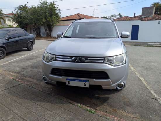 MITSUBISHI-OUTLANDER-2.0 16V GASOLINA 4P AUTOMÁTICO MITSUBISHI-OUTLANDER-2014