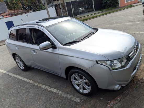 MITSUBISHI-OUTLANDER-2014