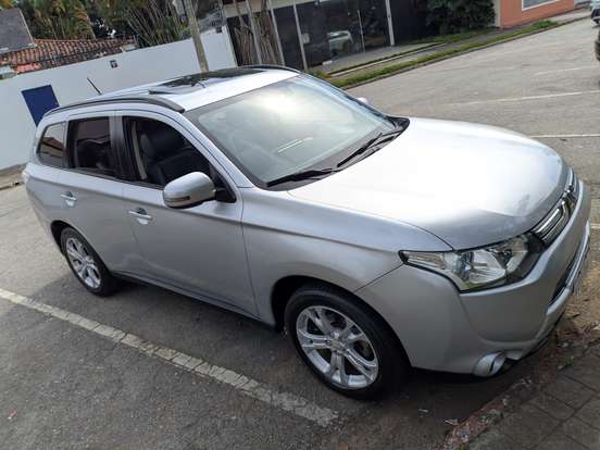 MITSUBISHI-OUTLANDER-2.0 16V GASOLINA 4P AUTOMÁTICO MITSUBISHI-OUTLANDER-2014