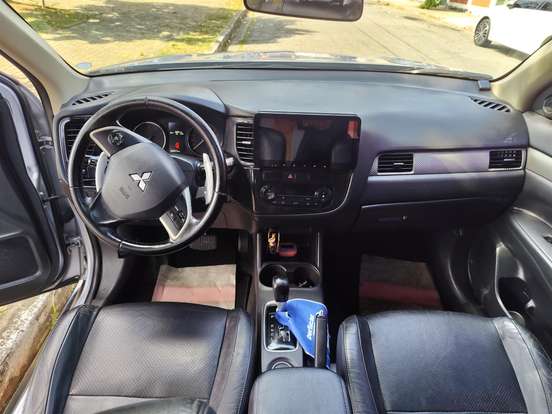 MITSUBISHI-OUTLANDER-2014