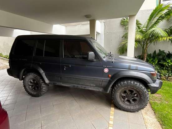 MITSUBISHI-PAJERO-1994
