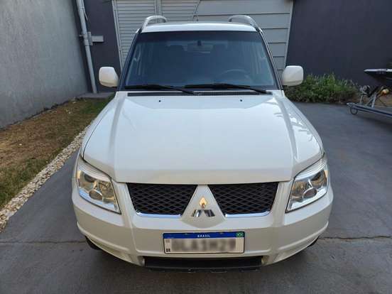 MITSUBISHI-PAJERO TR4-2.0 4X4 16V 140CV FLEX 4P AUTOMÁTICO MITSUBISHI-PAJERO TR4-2013