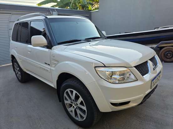 MITSUBISHI-PAJERO TR4-2.0 4X4 16V 140CV FLEX 4P AUTOMÁTICO MITSUBISHI-PAJERO TR4-2013