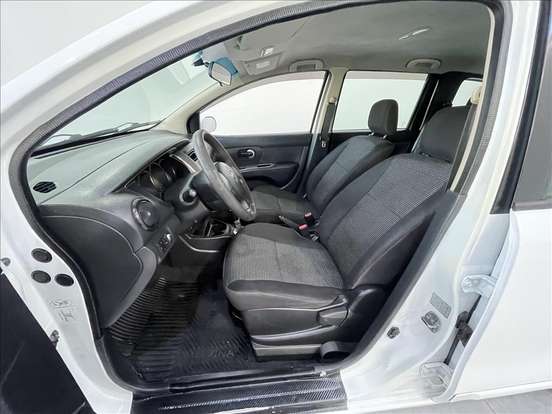NISSAN-LIVINA-2014
