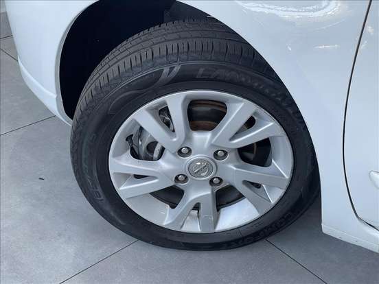 NISSAN-LIVINA-2014