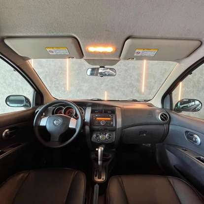 NISSAN-LIVINA-2011