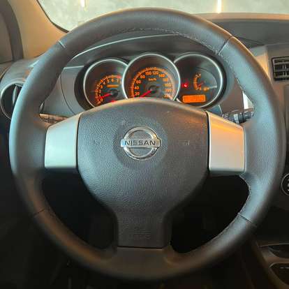 NISSAN-LIVINA-2011