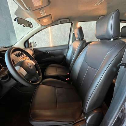 NISSAN-LIVINA-2011
