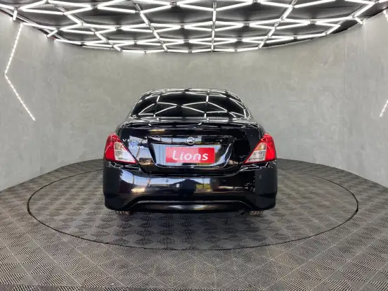 NISSAN-VERSA-2018