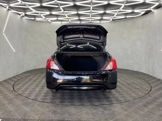 NISSAN-VERSA-2018