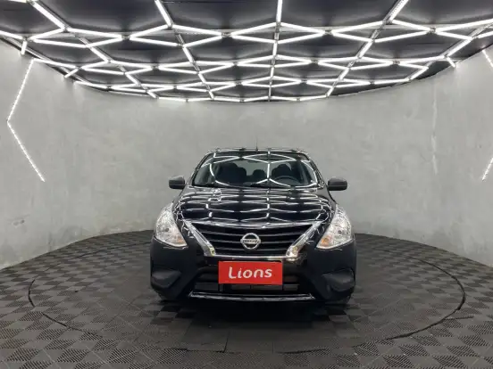 NISSAN-VERSA-2021