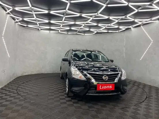 NISSAN-VERSA-2021