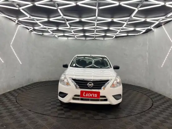NISSAN-VERSA-2021