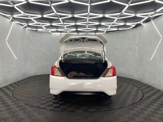 NISSAN-VERSA-2021