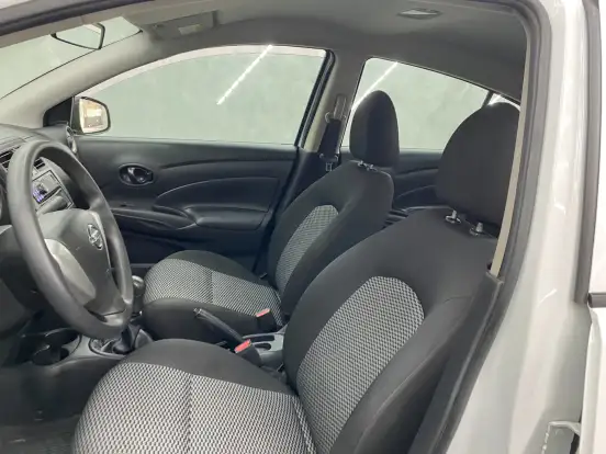 NISSAN-VERSA-2021