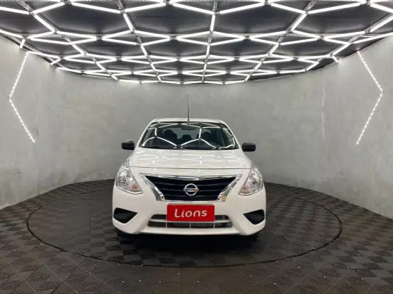 NISSAN-VERSA-2021