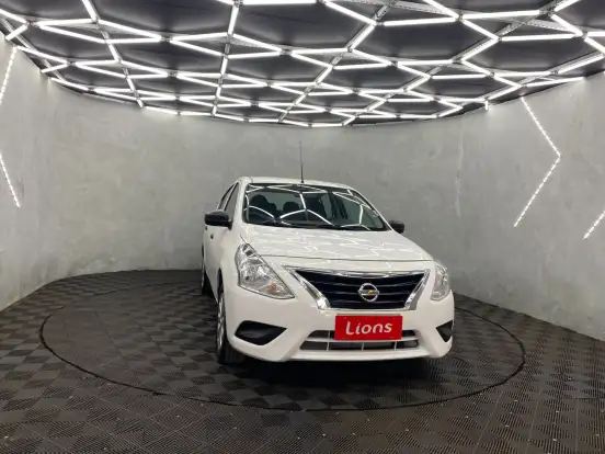 NISSAN-VERSA-2021