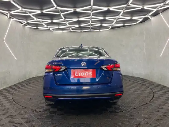 NISSAN-VERSA-2022