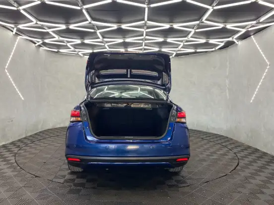 NISSAN-VERSA-2022