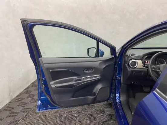 NISSAN-VERSA-2022